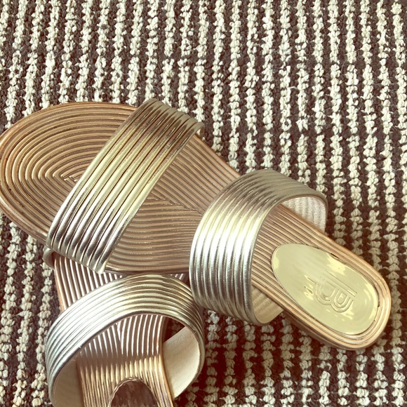 Can someone tell me what brand these are ? - Picture 1 of 2